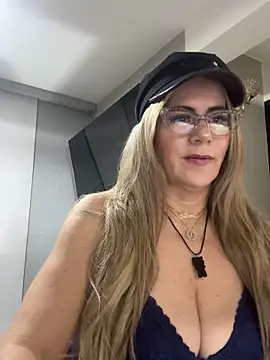 LARIANA RIVERA23 online show from 02.19.25