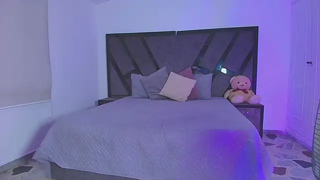 Snapshot of CandyMeyerss_ chatting on 03.08.25 CandyMeyerss online show from 03.08.25