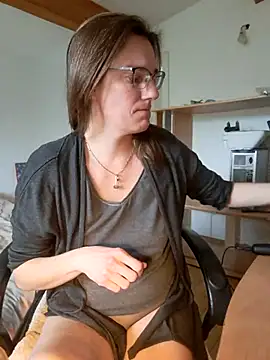 SpiceLea online show from 03.11.25