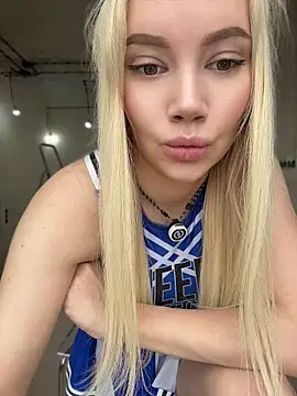 Snapshot of Bestie_Online chatting on 06.16.26 Bestie Online online show from 06.16.26