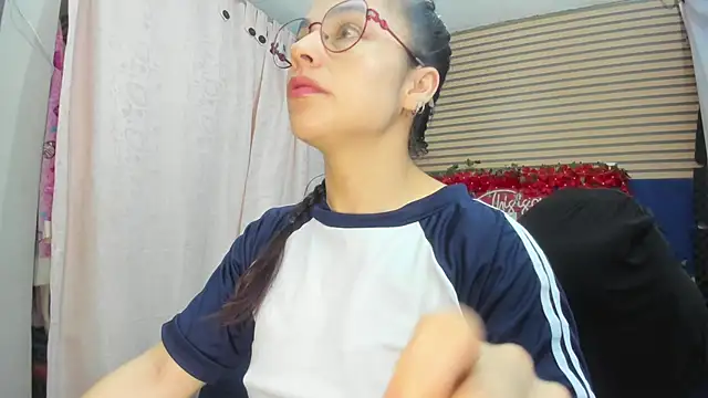 Snapshot of rosse_2504 chatting on 06.13.26 rosse 2504 online show from 06.13.26