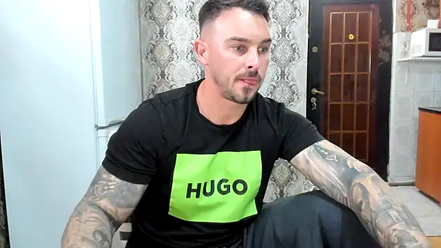Snapshot of Jonmusclemaster chatting on 05.25.26 Jonmusclemaster online show from 05.25.26