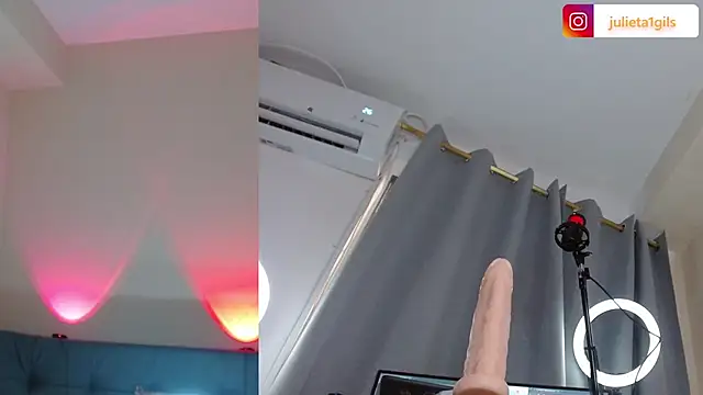 Snapshot of Juliet_dolce chatting on 11.19.25 Juliet dolce online show from 11.19.25