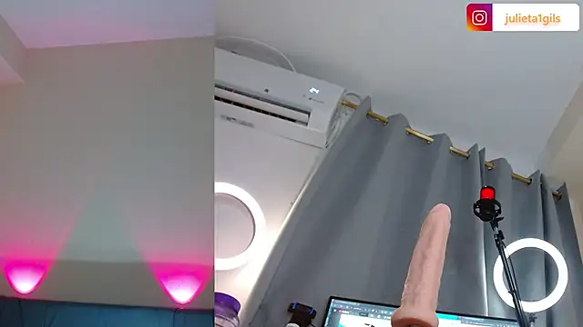 Snapshot of Juliet_dolce chatting on 11.29.25 Juliet dolce online show from 11.29.25