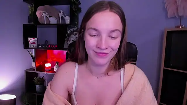 Snapshot of kenzie_x chatting on 12.19.24 kenzie x online show from 12.19.24