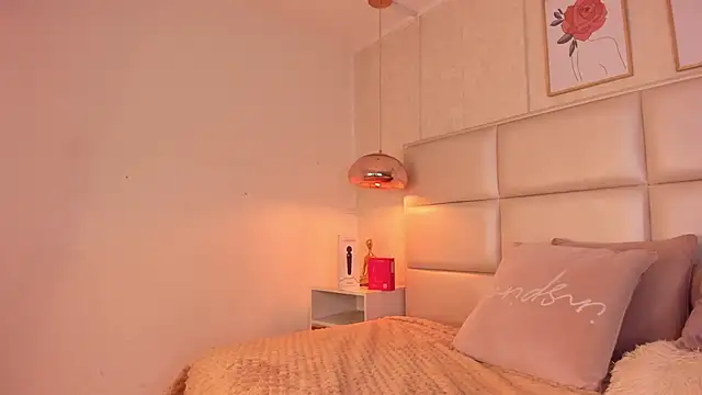 Aily Yozuko online show from 10.28.25