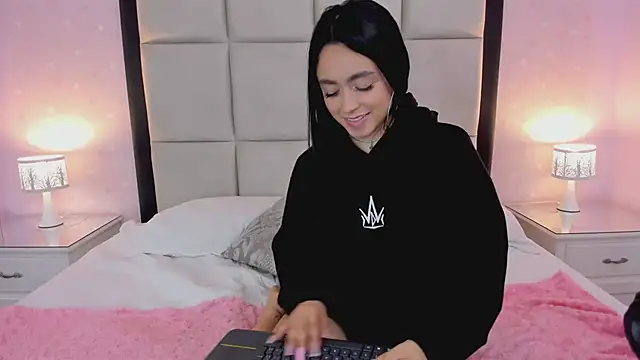 Snapshot of HannaClarrk_ chatting on 01.22.25 HannaClarrk  online show from 01.22.25