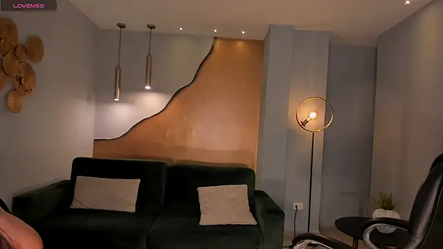 DonnaStonne online show from 12.22.24