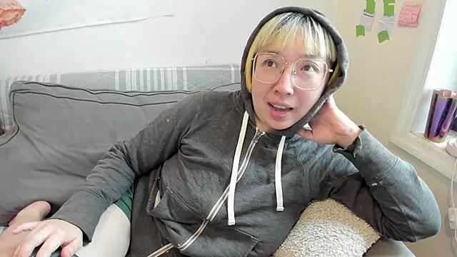 Snapshot of luxgray chatting on 05.22.26 luxgray online show from 05.22.26