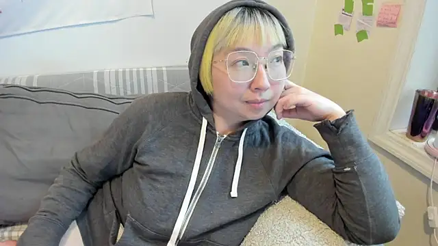 Snapshot of luxgray chatting on 05.23.26 luxgray online show from 05.23.26