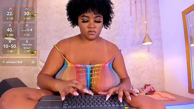 Snapshot of NiiaMoore chatting on 01.25.25 NiiaMoore online show from 01.25.25