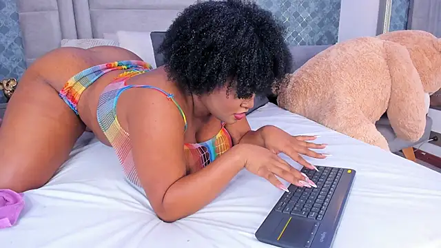 Snapshot of NiiaMoore chatting on 02.28.25 NiiaMoore online show from 02.28.25