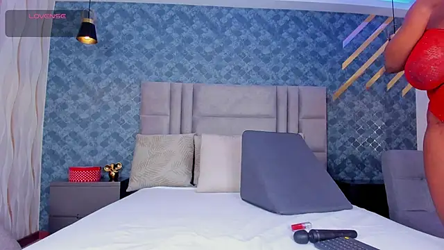 Snapshot of NiiaMoore chatting on 03.11.25 NiiaMoore online show from 03.11.25