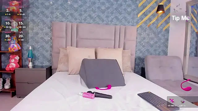 Snapshot of NiiaMoore chatting on 09.22.25 NiiaMoore online show from 09.22.25