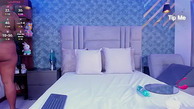 Snapshot of NiiaMoore chatting on 11.05.25 NiiaMoore online show from 11.05.25