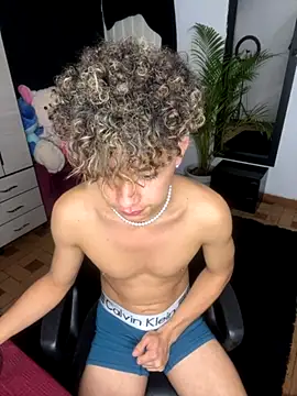 Snapshot of DavidfullOFlove chatting on 09.29.25 DavidfullOFlove online show from 09.29.25