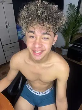 Snapshot of DavidfullOFlove chatting on 10.11.25 DavidfullOFlove online show from 10.11.25