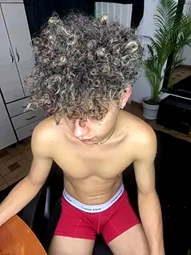 Snapshot of DavidfullOFlove chatting on 10.29.25 DavidfullOFlove online show from 10.29.25