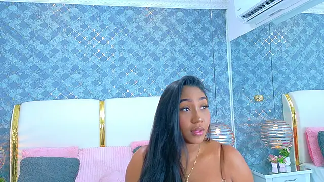 NaiomyLanes online show from 04.15.26