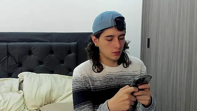 Snapshot of alex_connorr chatting on 12.23.24 alex connorr online show from 12.23.24