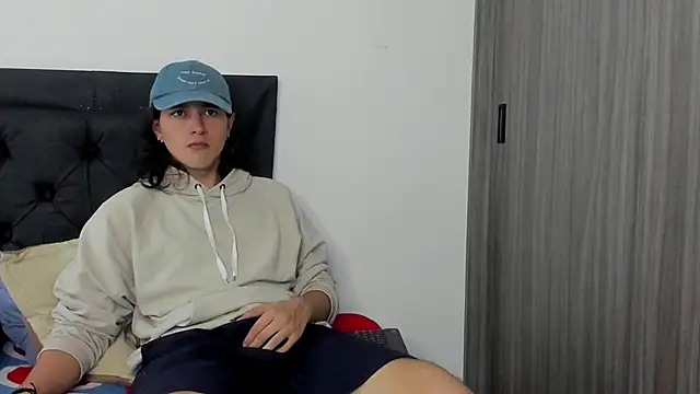 Snapshot of alex_connorr chatting on 12.30.24 alex connorr online show from 12.30.24