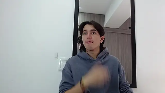 Snapshot of alex_connorr chatting on 02.26.25 alex connorr online show from 02.26.25