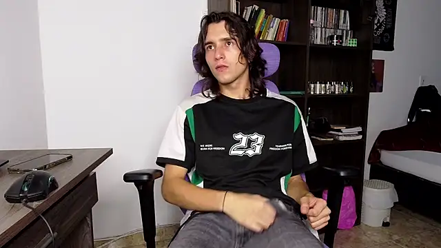 Snapshot of alex_connorr chatting on 09.19.25 alex connorr online show from 09.19.25