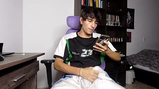 Snapshot of alex_connorr chatting on 11.02.25 alex connorr online show from 11.02.25