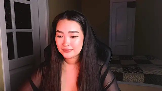 Snapshot of Erica_Wayne chatting on 12.19.24 Erica Wayne online show from 12.19.24