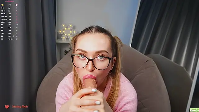 Snapshot of Healing_Hottie chatting on 12.11.24 Healing Hottie online show from 12.11.24