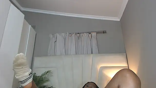 naughtyblackdolie online show from 10.04.25