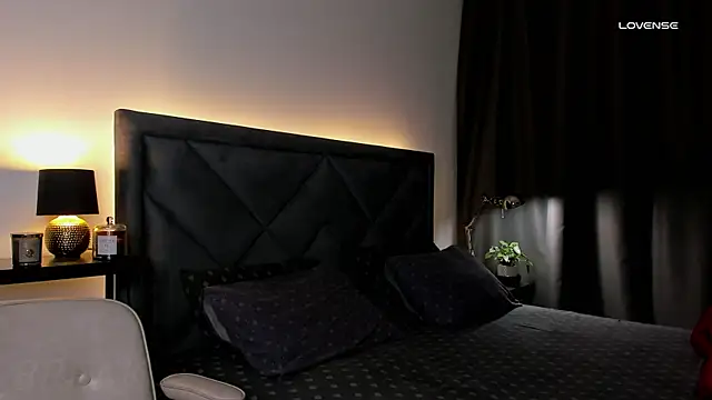 R a v e n online show from 05.15.26