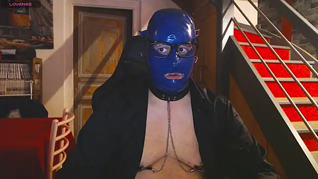 Snapshot of punky233 chatting on 12.18.25 punky233 online show from 12.18.25