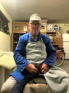 Snapshot of oldgayman chatting on 09.17.25 oldgayman online show from 09.17.25