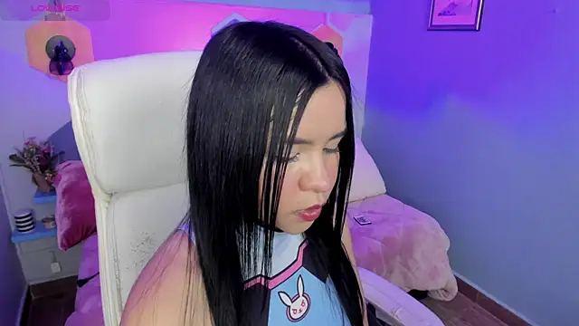 Hanna  Becker  online show from 12.14.24