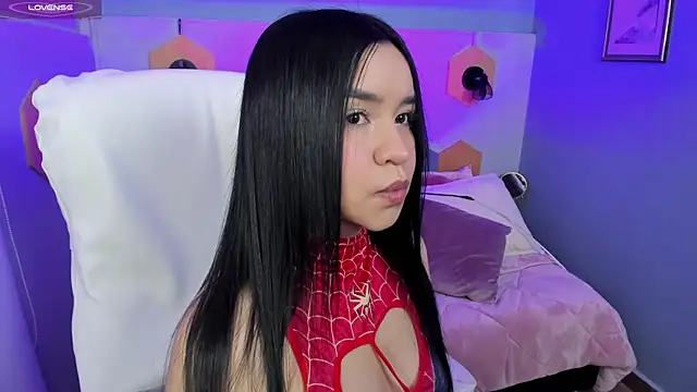 Hanna  Becker  online show from 01.22.25