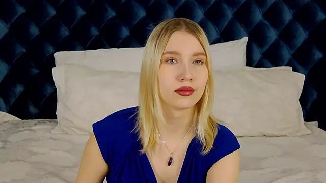 Snapshot of LiliLinn chatting on 01.18.25 LiliLinn online show from 01.18.25