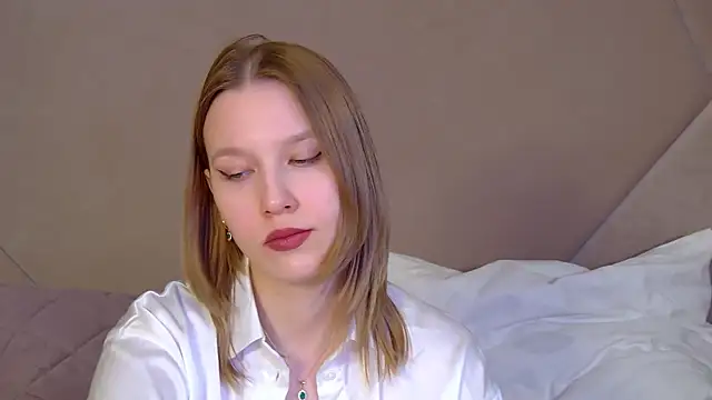 LiliLinn online show from 04.11.26