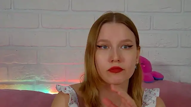 Snapshot of LiliLinn chatting on 04.25.26 LiliLinn online show from 04.25.26