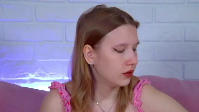 Snapshot of LiliLinn chatting on 06.20.26 LiliLinn online show from 06.20.26