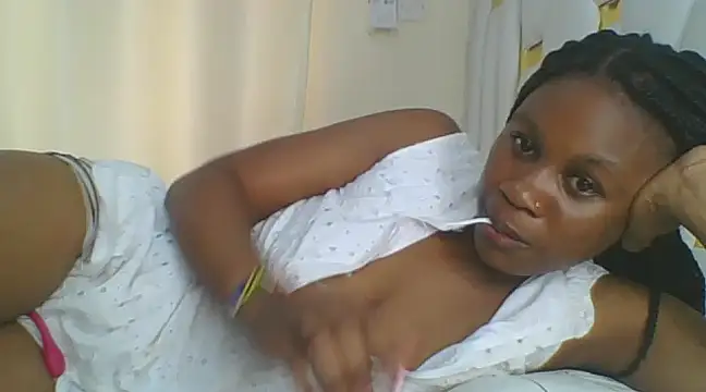 Snapshot of sweetlove05 chatting on 03.23.25 sweetlove05 online show from 03.23.25