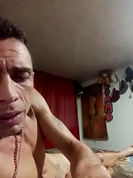 Snapshot of luiseduardomarta chatting on 11.18.25 luiseduardomarta online show from 11.18.25