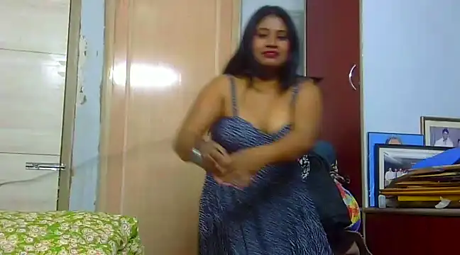 Snapshot of sexy_roma chatting on 01.23.25 sexy roma online show from 01.23.25