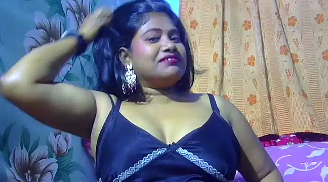 Snapshot of sexy_roma chatting on 02.10.25 sexy roma online show from 02.10.25