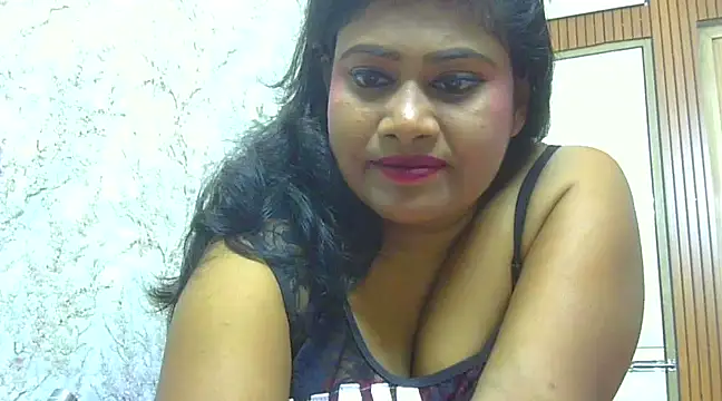 Snapshot of sexy_roma chatting on 03.08.25 sexy roma online show from 03.08.25