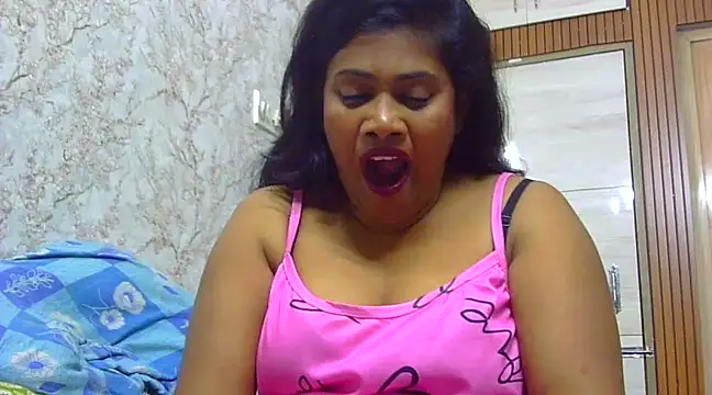 Snapshot of sexy_roma chatting on 03.15.25 sexy roma online show from 03.15.25