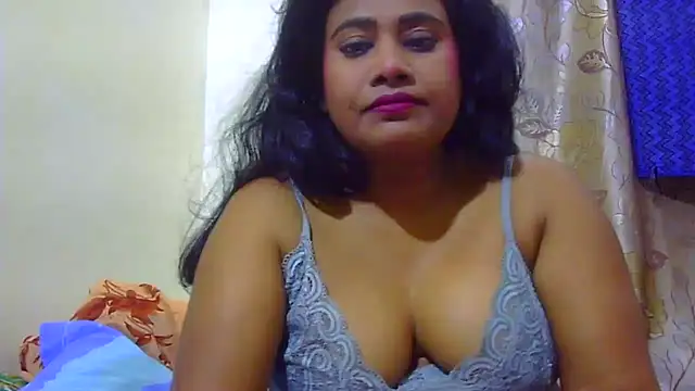 Snapshot of sexy_roma chatting on 11.27.25 sexy roma online show from 11.27.25