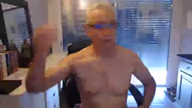 Snapshot of Goduleur69 chatting on 08.04.26 Goduleur69 online show from 08.04.26