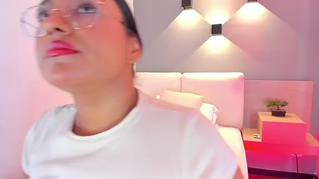 ellamontoya online show from 09.11.25