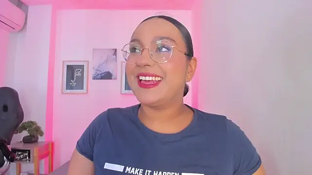 Snapshot of ellamontoya chatting on 01.06.26 ellamontoya online show from 01.06.26